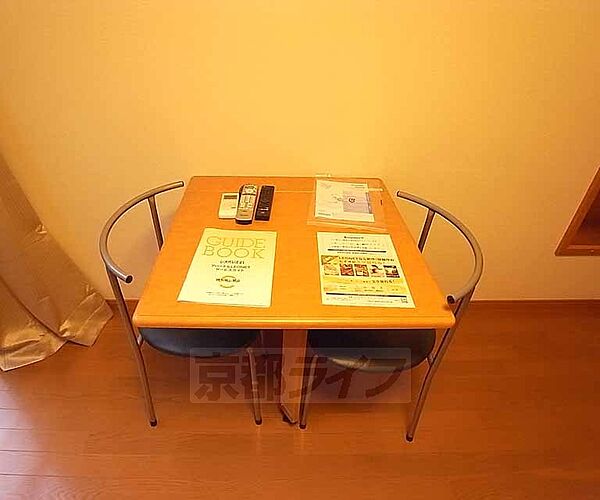 画像28:折りたたみの出来るテーブルです。