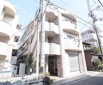 外観：しっかりしたマンションです。