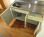 キッチン下の収納スペースも充実しています