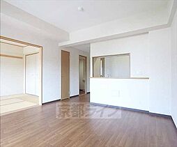 近鉄京都線 伊勢田駅 徒歩5分の賃貸マンション 1階3LDKのリビング/ダイニング