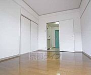 白基調の部屋でキレイですよ