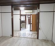 玄関入ってすぐのお部屋です・