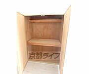 奥行きある収納です。