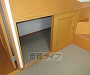 ベッド下に沢山収納出来ます