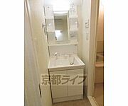 収納付きの洗面台です・