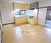 家族の団欒、広々リビングです