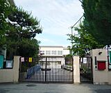 稲荷小学校まで181m 観光地に近い小学校です。
