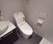 ウォシュレット付きのトイレです。