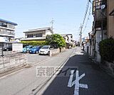 目の前の道路です。