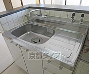 シンクも調理台も大きいです
