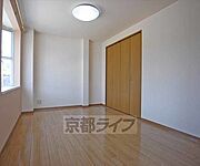 出窓がある洋室です。