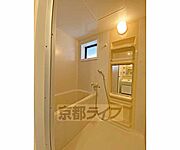 浴室窓があります。