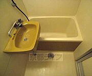 お風呂とトイレは別になっています。