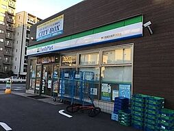 ファミリーマート 野口西糀谷産業道路店（247m）