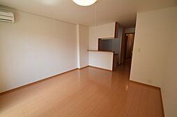 メゾン・カルムI 101 1階ワンルームのリビング/ダイニング