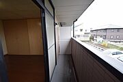 2階なので洗濯物を干したまま仕事へ行っても安心です。