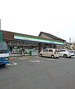 ファミリーマートまで650m