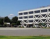 立川市立若葉小学校（702m）