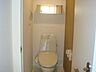 トイレ：嬉しいウォシュレット機能付きのトイレです。