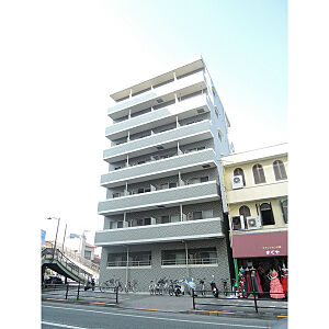 外観：重厚感のあるマンションです。