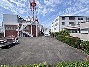 西側が東京電力の敷地となっております。建物が接近してないため、全ての居室で開放感があります。