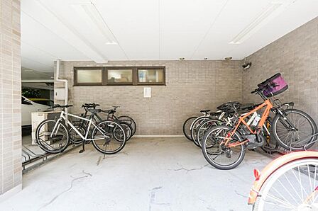 敷地内に設けられた駐輪スペース。