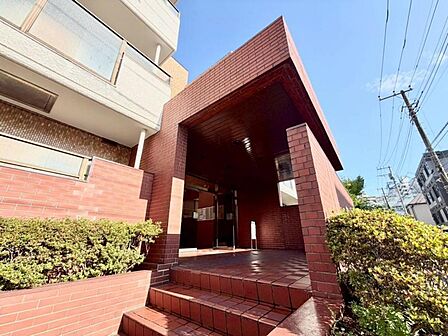 それぞれ独特の顔を持つあなただけのお住まい。各棟によって暖かい日差しの入り方・見え方も違うお住まい。実際の日当たりや現地の雰囲気もご確認くださいませ。