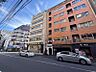 外観：広めの前面道路です。