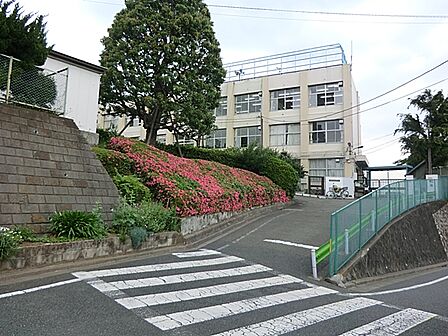大田区立馬込東中学校 650m
