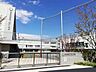 周辺：世田谷区立下北沢小学校　640m
