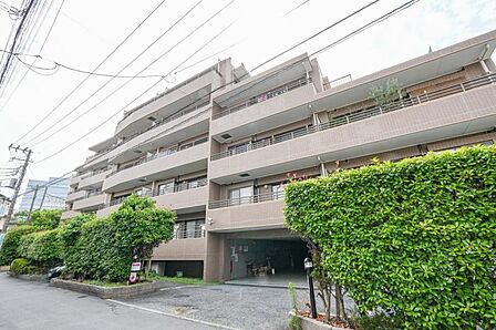 場所によって暖かい日差しの入り方・見え方も違うお住まい。実際の日当たりや現地の雰囲気もご確認ください。