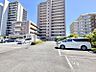 駐車場：小さなお子様も安心・安全の乗り降りができます。