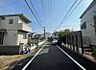 外観：前面道路は6ｍございます。毎日のお車の出し入れもストレスなく行えます。