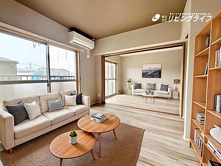 ※配置してある家具はCGによるイメージです。リビングとつながるお部屋は、お友達が遊びに来た時にも使えますし、ちょっと疲れた時にお昼寝できるのも嬉しいですね。