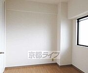 明るい洋室です