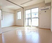 広々とした部屋です。