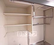 キッチン上の収納です。