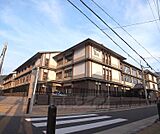 開睛小学校まで1524m 綺麗な校舎です。