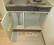 下にもいろいろ収納できそうです