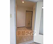 リビングから玄関です