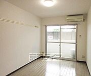 明るい洋室です