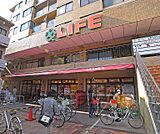 ライフ　西陣店まで300m 店内は広々としお買い物がしていただきやすいですよ。