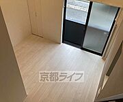 ロフトからの洋室です