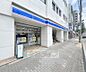 周辺：ローソン　四条千本店まで65m 四条通に面したコンビニです。帰りに気軽に寄りやすいです。