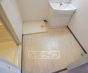 きれいで広めの脱衣スペースです・