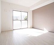 ピッカピカのお部屋ですよ。