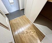 綺麗な床の廊下です