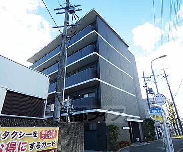 外観：鉄筋コンクリートのしっかりしたマンションです。