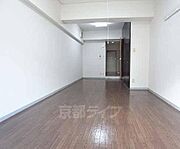 広々とした部屋です。