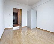 広々とした部屋です。